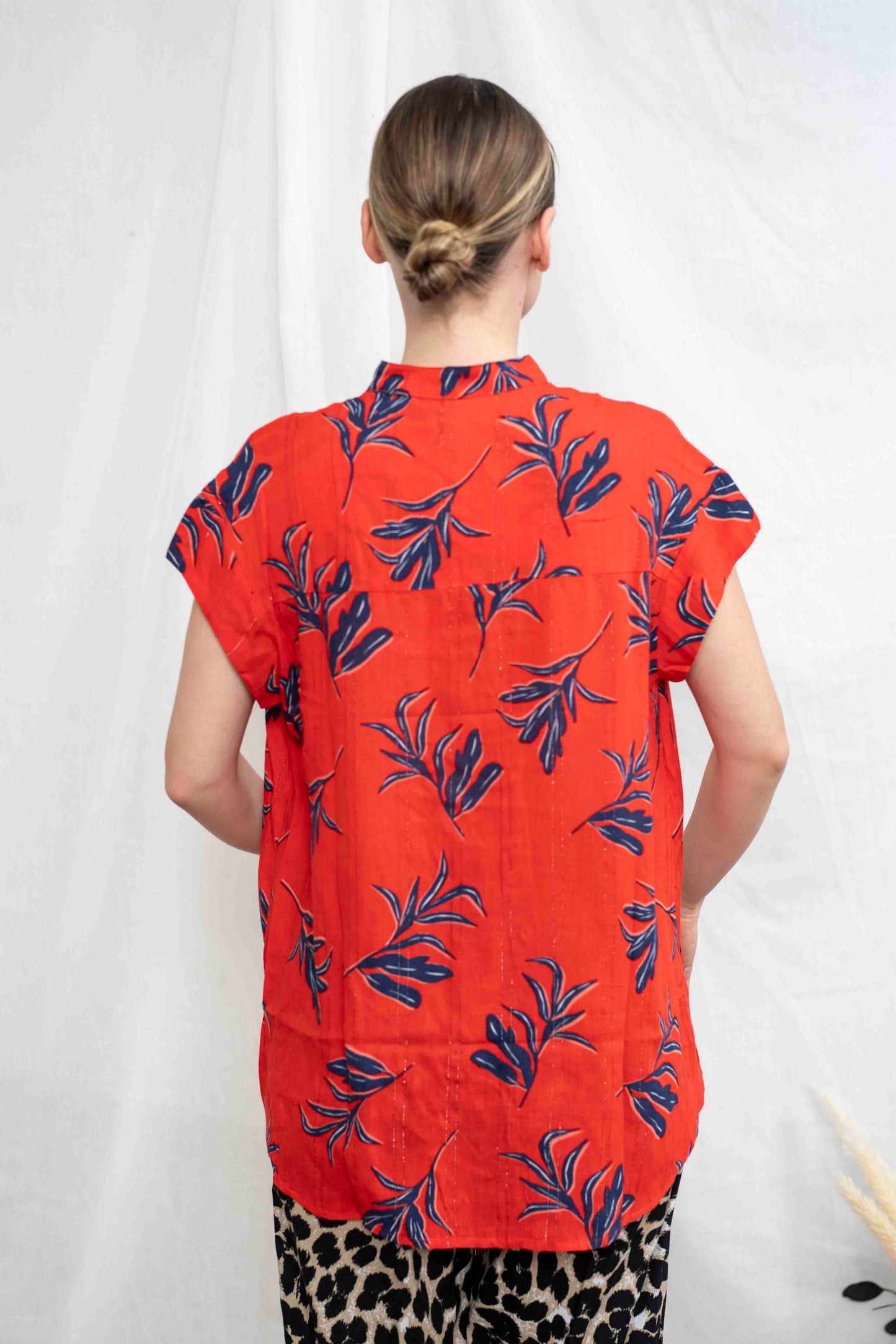 חולצת טוני תראו אותי!