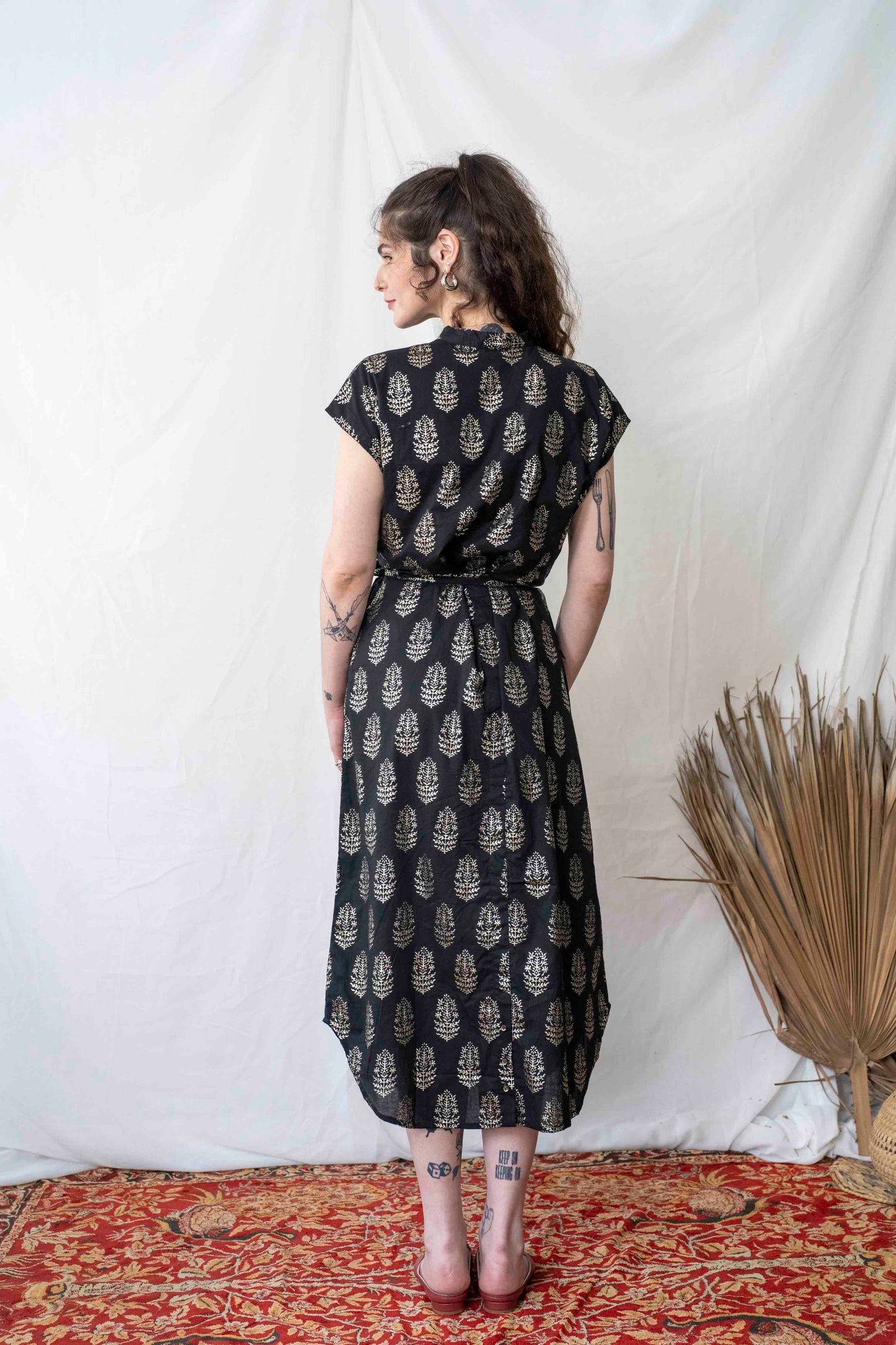 שמלת מקסי אוברסייז מלכה בזהב