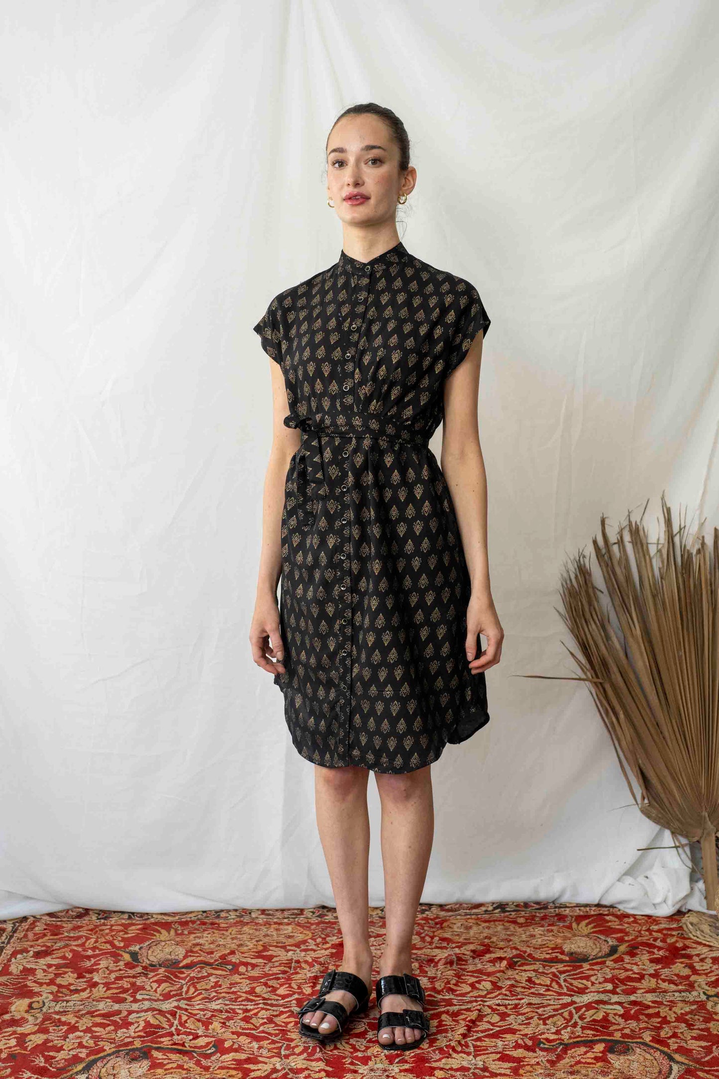 שמלת מידי אוברסייז זהב שחור Back In Stock