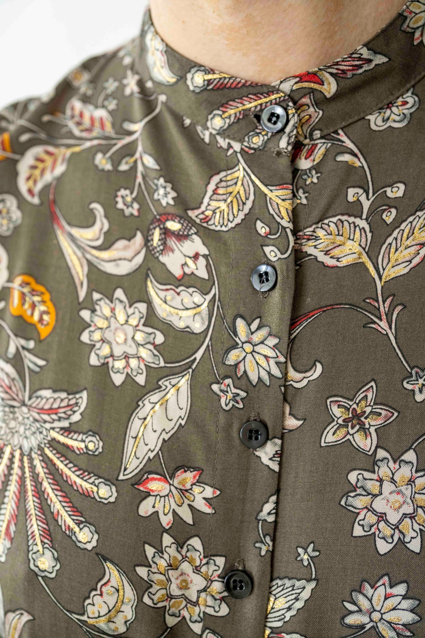 שמלת מקסי אוברסייז פריזאית עם שיק אירופאי