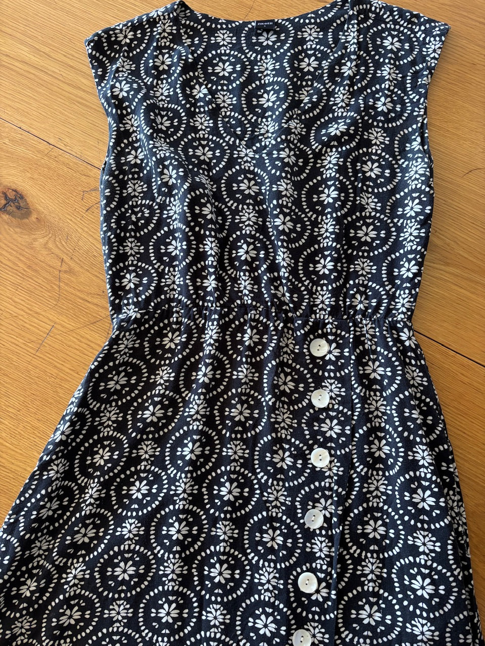 שמלת אווה קלאסית פרחים שחור לבן S