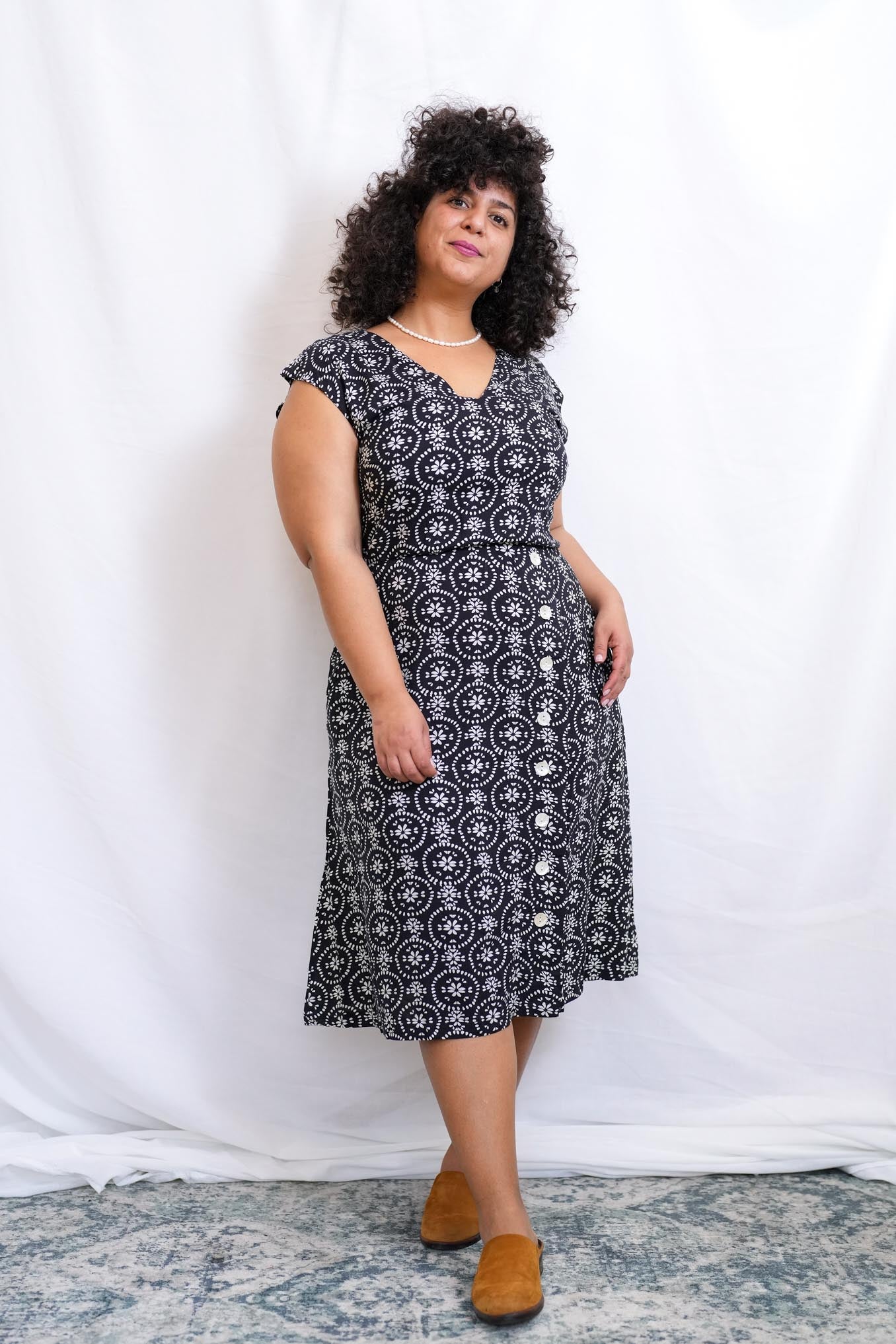 שמלת אווה קלאסית פרחים שחור לבן S