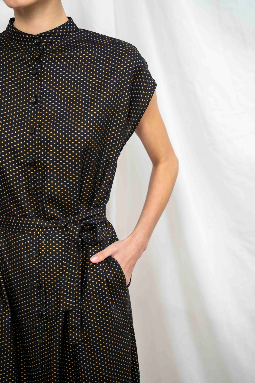 שמלת מקסי אוברסייז נקודות זהב