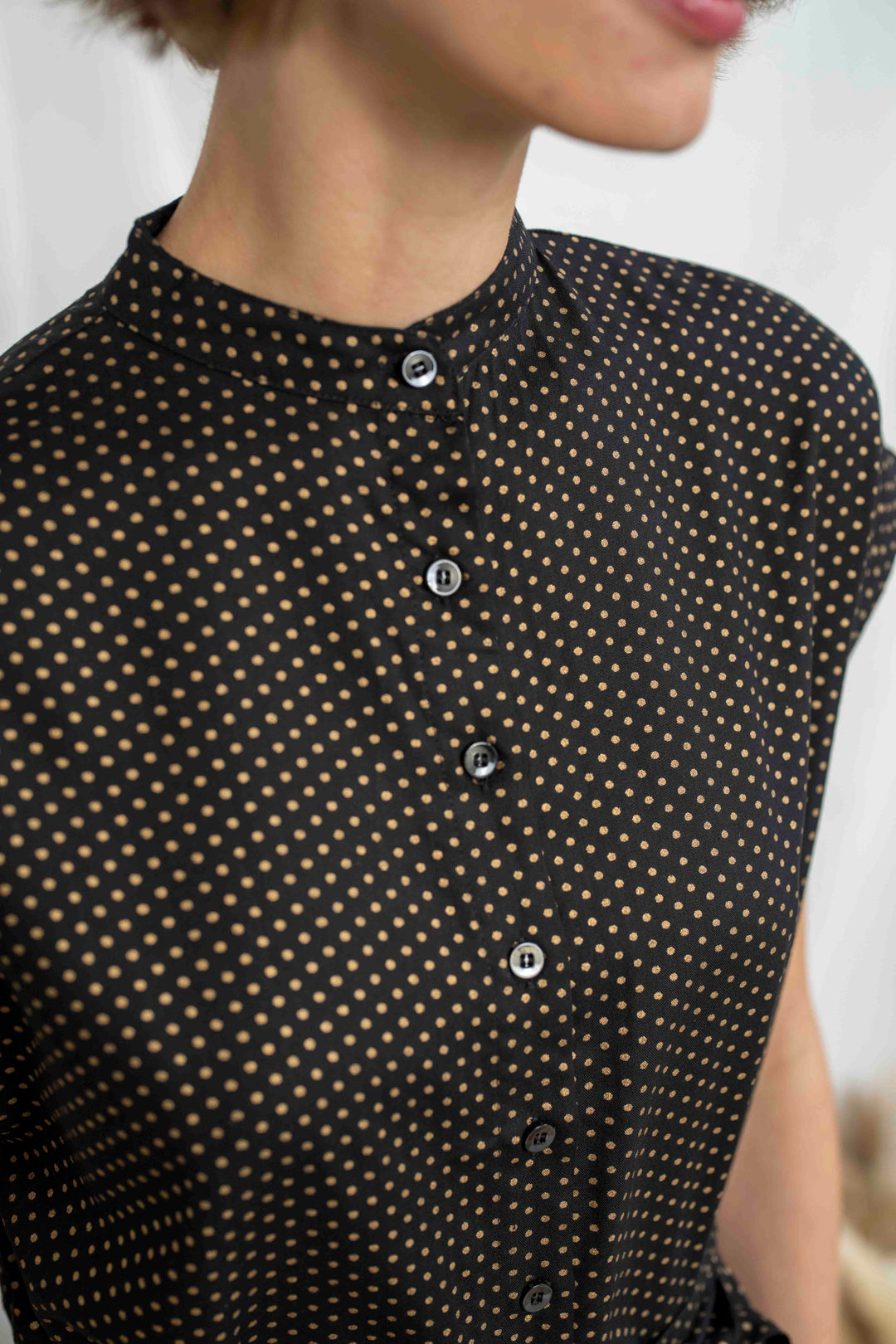 שמלת מקסי אוברסייז נקודות זהב