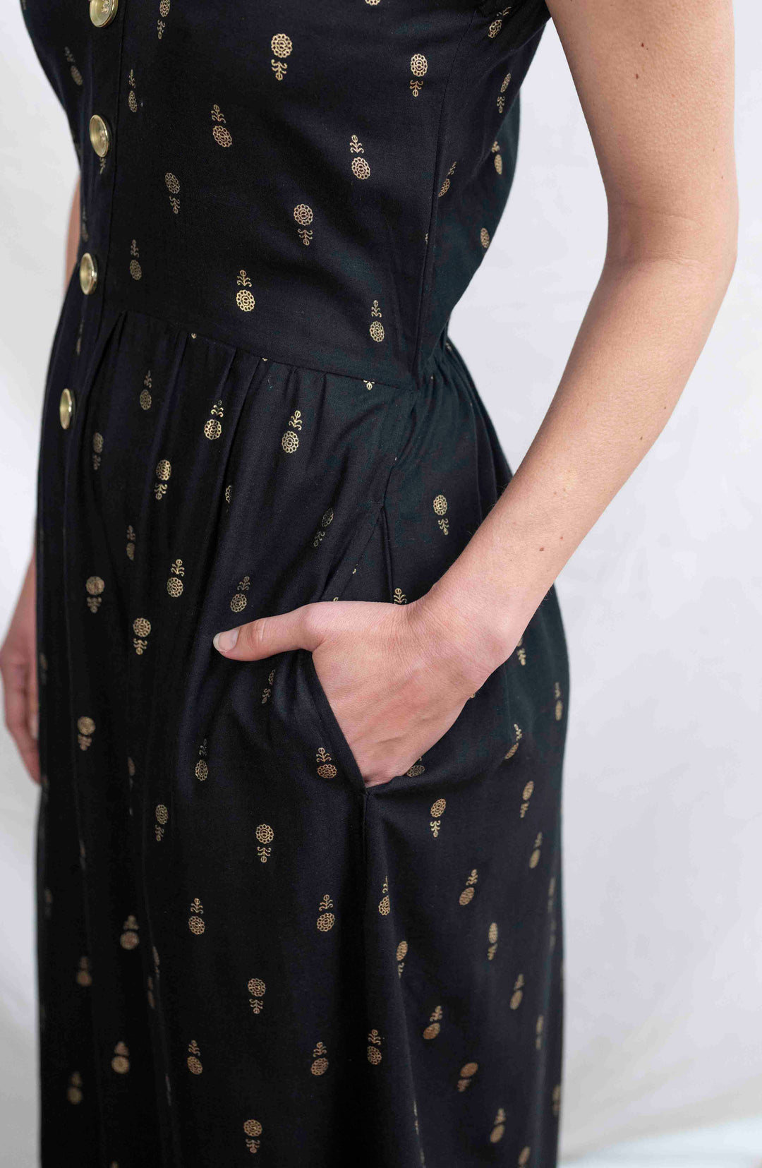 שמלת יולי פרחי זהב Back In Stock