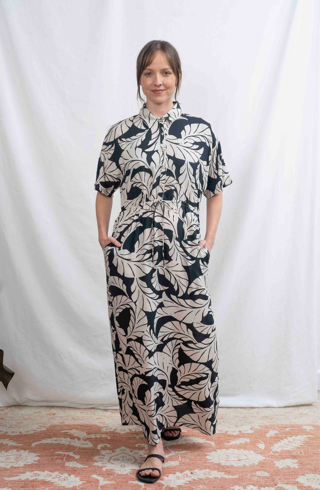 שמלת קיוטו עלים שחור לבן