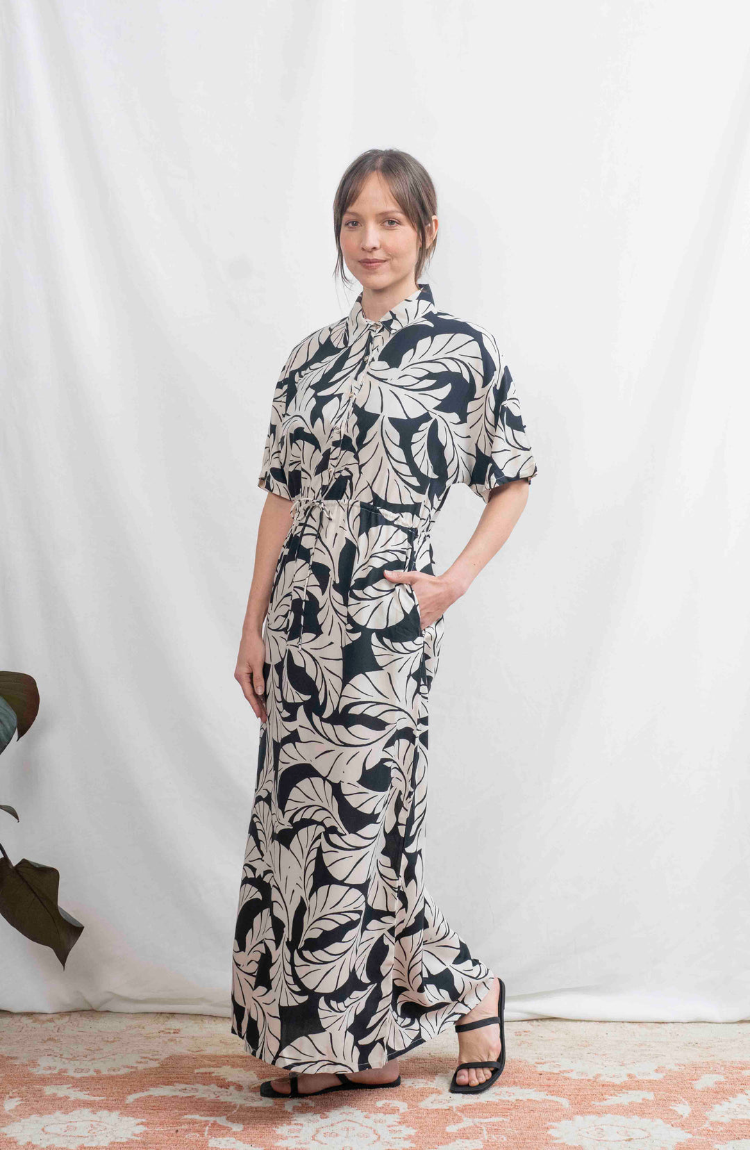 שמלת קיוטו עלים שחור לבן