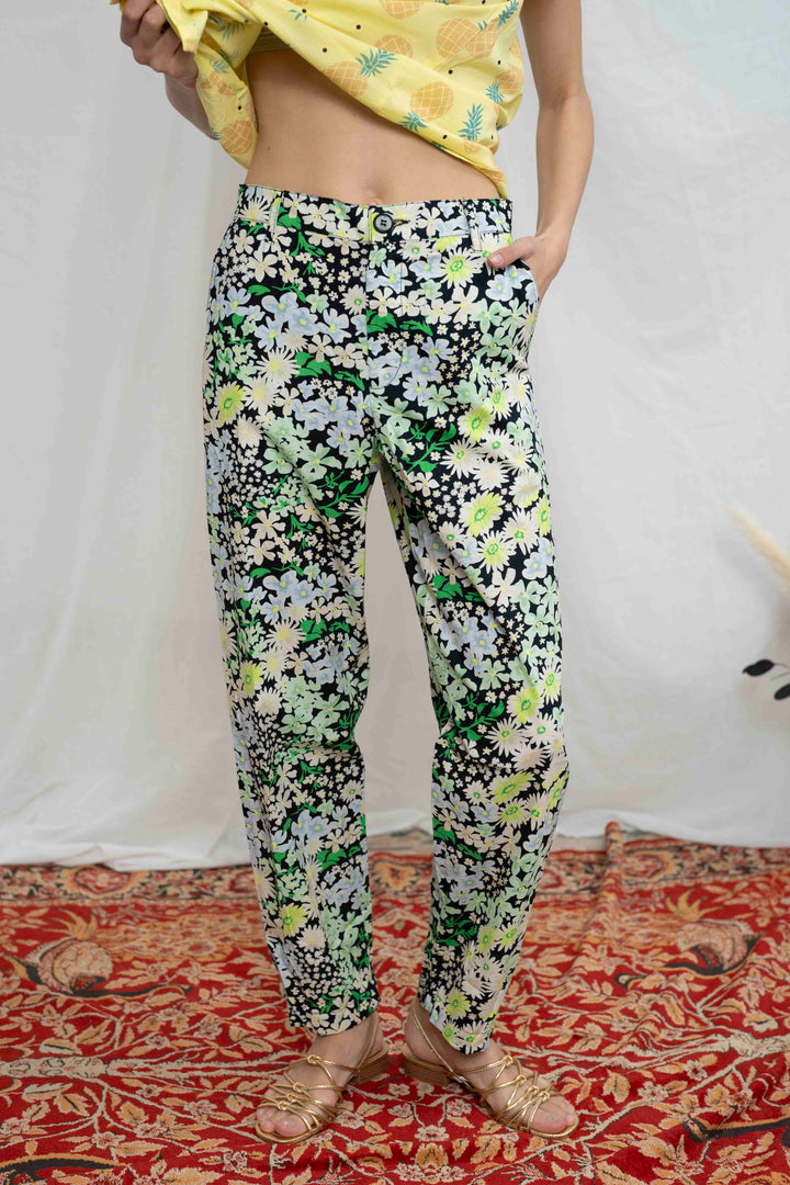 מכנסי סופי הדשא של השכנה