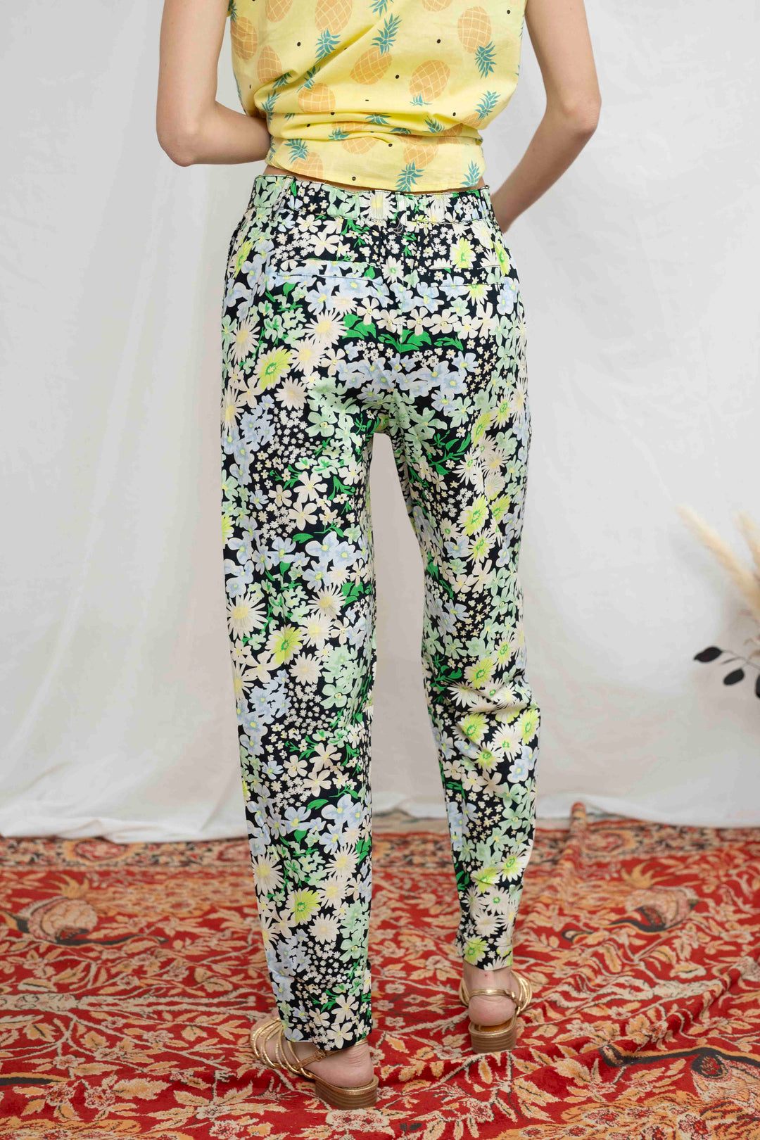 מכנסי סופי הדשא של השכנה