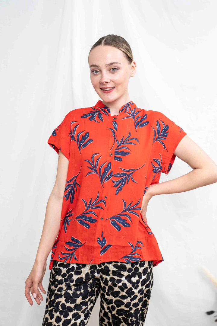 חולצת טוני תראו אותי!