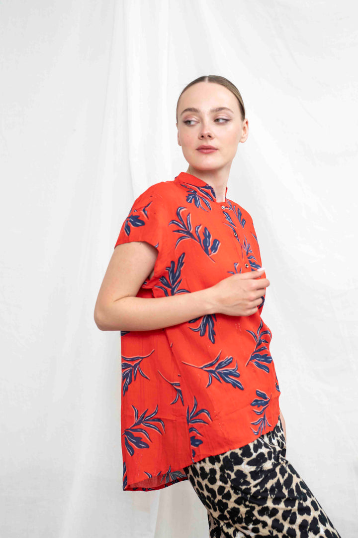 חולצת טוני תראו אותי!