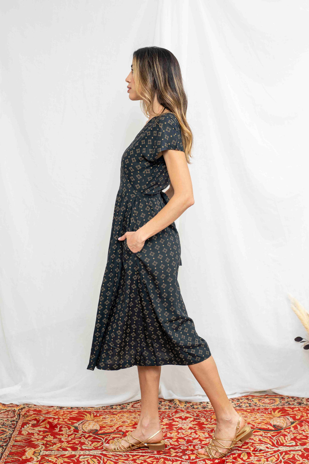 שמלת גיישה גאומטרי זהב Back In Stock