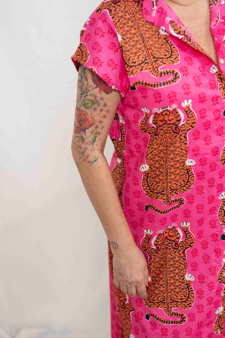 שמלת מקסי אוברסייז נמרים מהמזרח