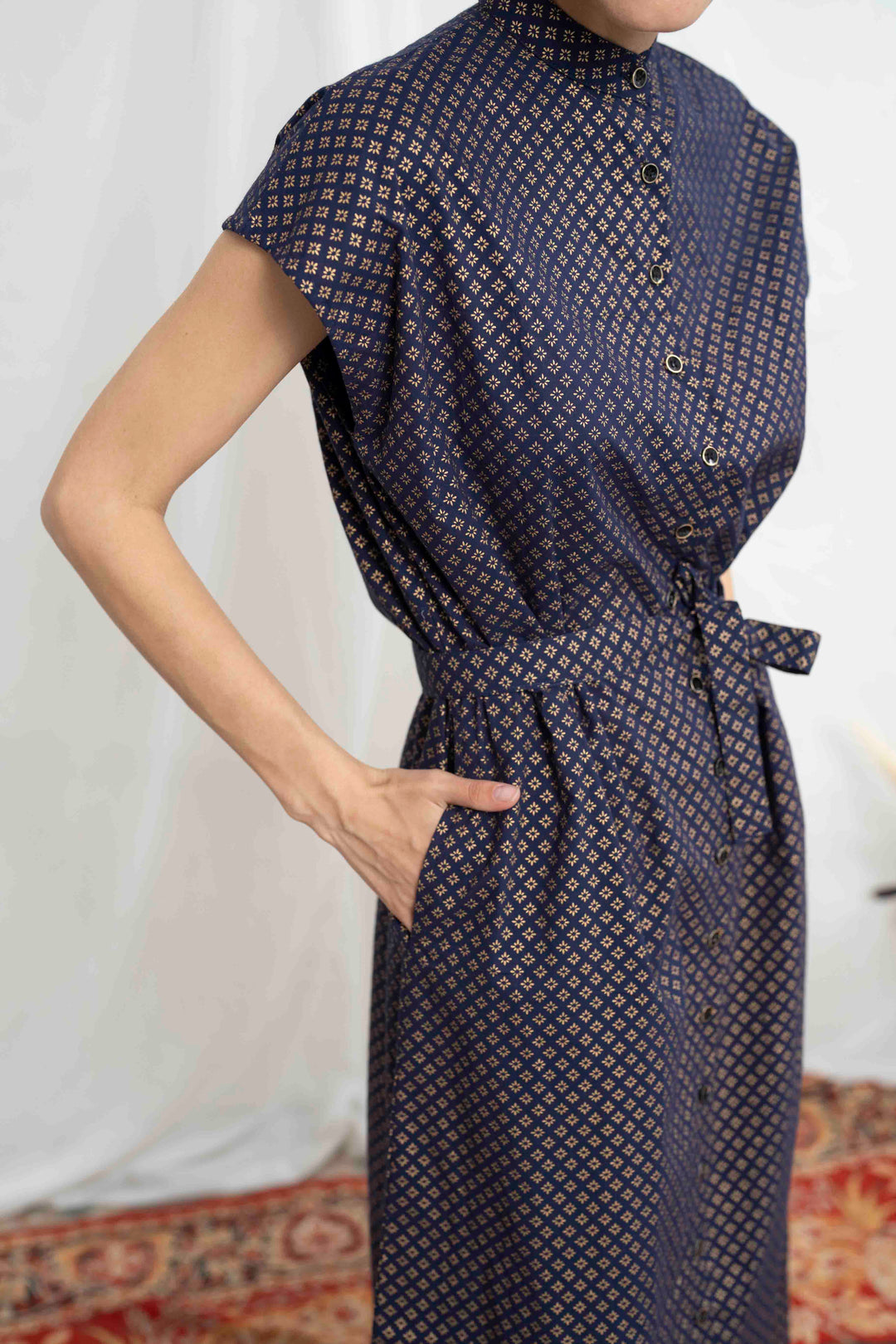 שמלת מקסי אוברסייז ניצוצות בזהב