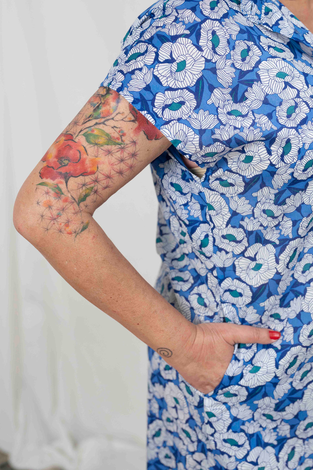 שמלת מקסי אוברסייז פרחי תכלת