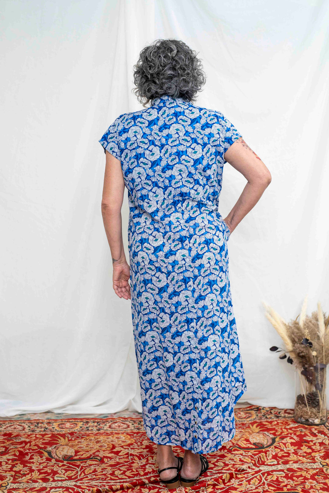 שמלת מקסי אוברסייז פרחי תכלת