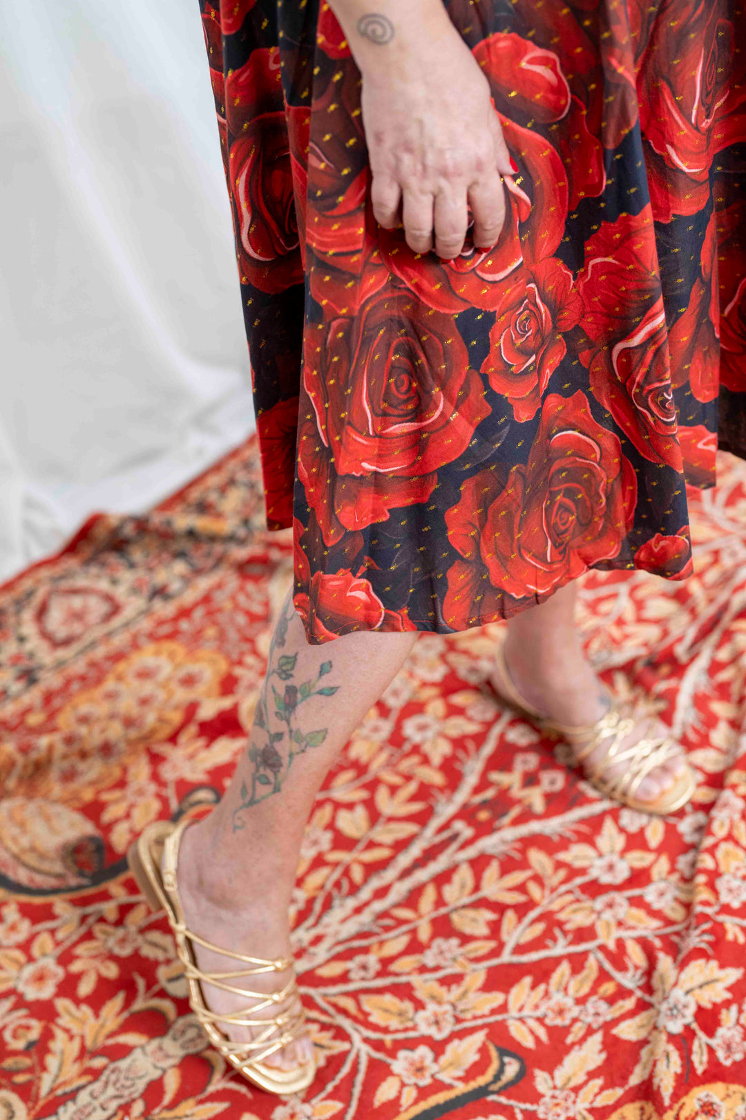 שמלת פיפטיז שושנים לוהטות