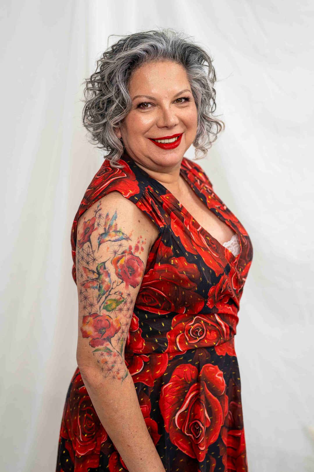 שמלת פיפטיז שושנים לוהטות