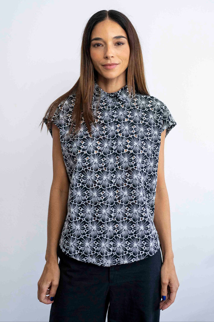 חולצת נעמי שחורה