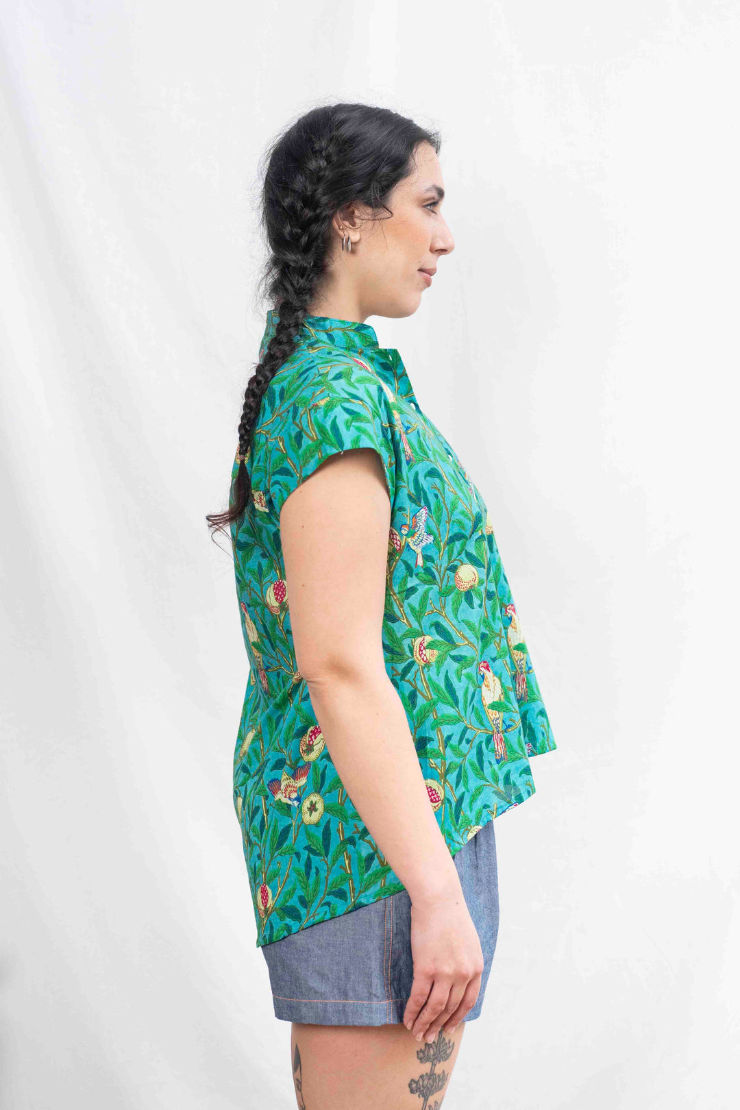 חולצת טוני ציפורים בטורקיז