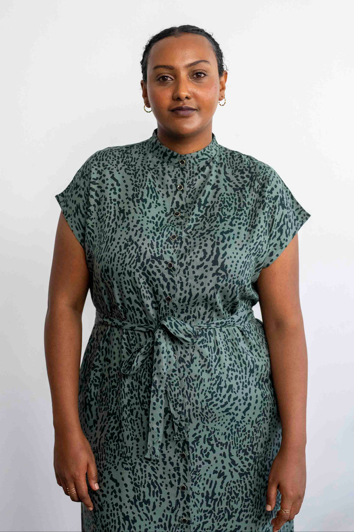 שמלת מקסי אוברסייז מנומר ירוק