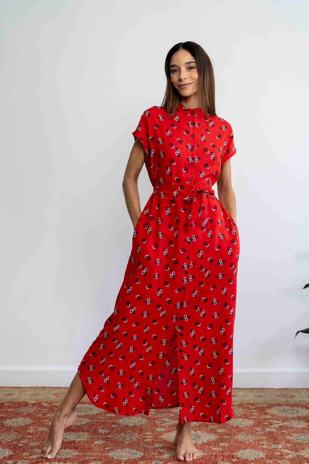 שמלת מקסי אוברסייז אדומה ובולטת