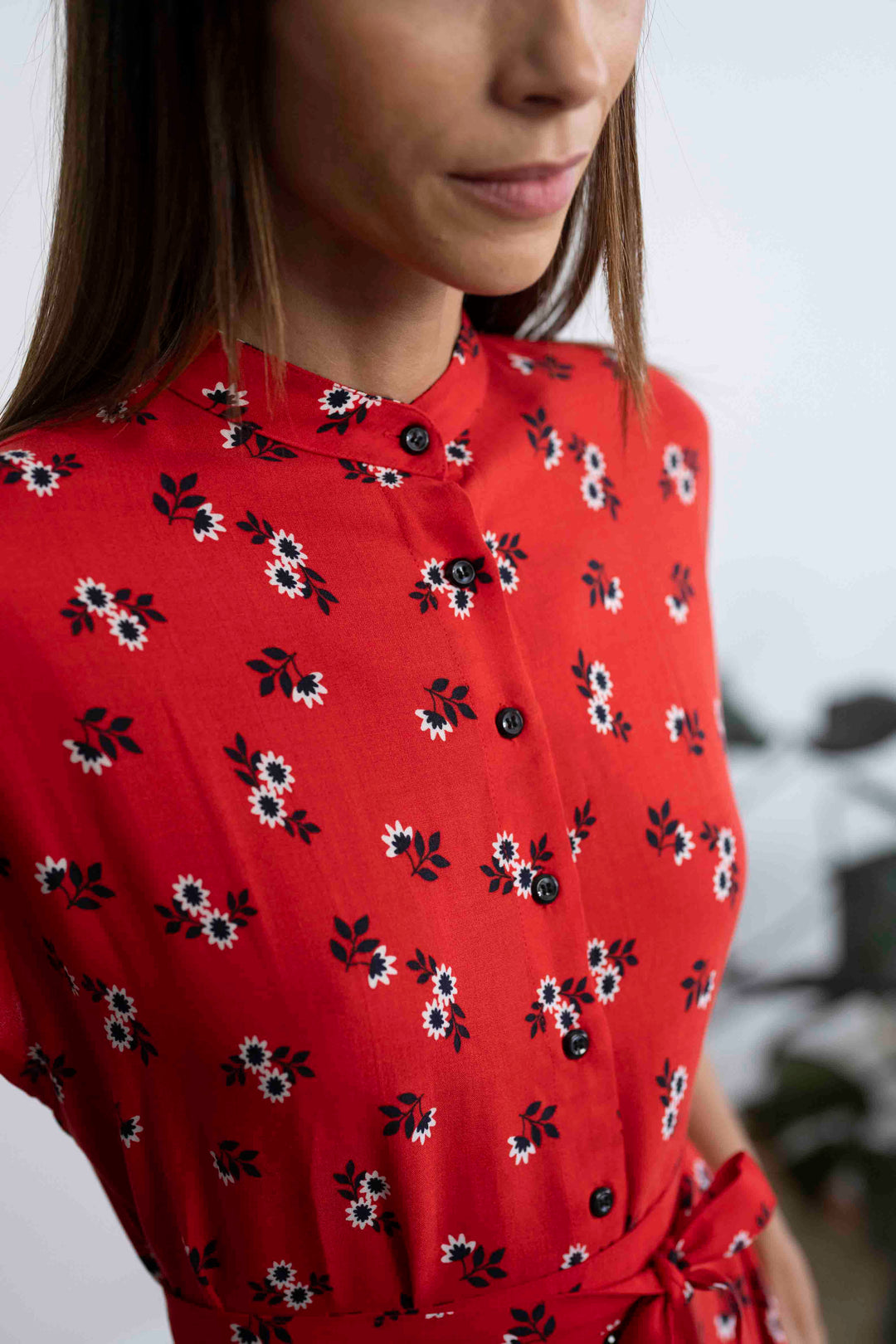 שמלת מקסי אוברסייז אדומה ובולטת