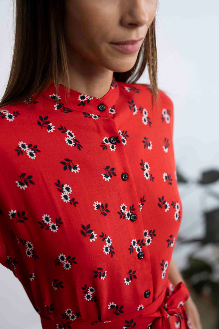 שמלת מקסי אוברסייז אדומה ובולטת