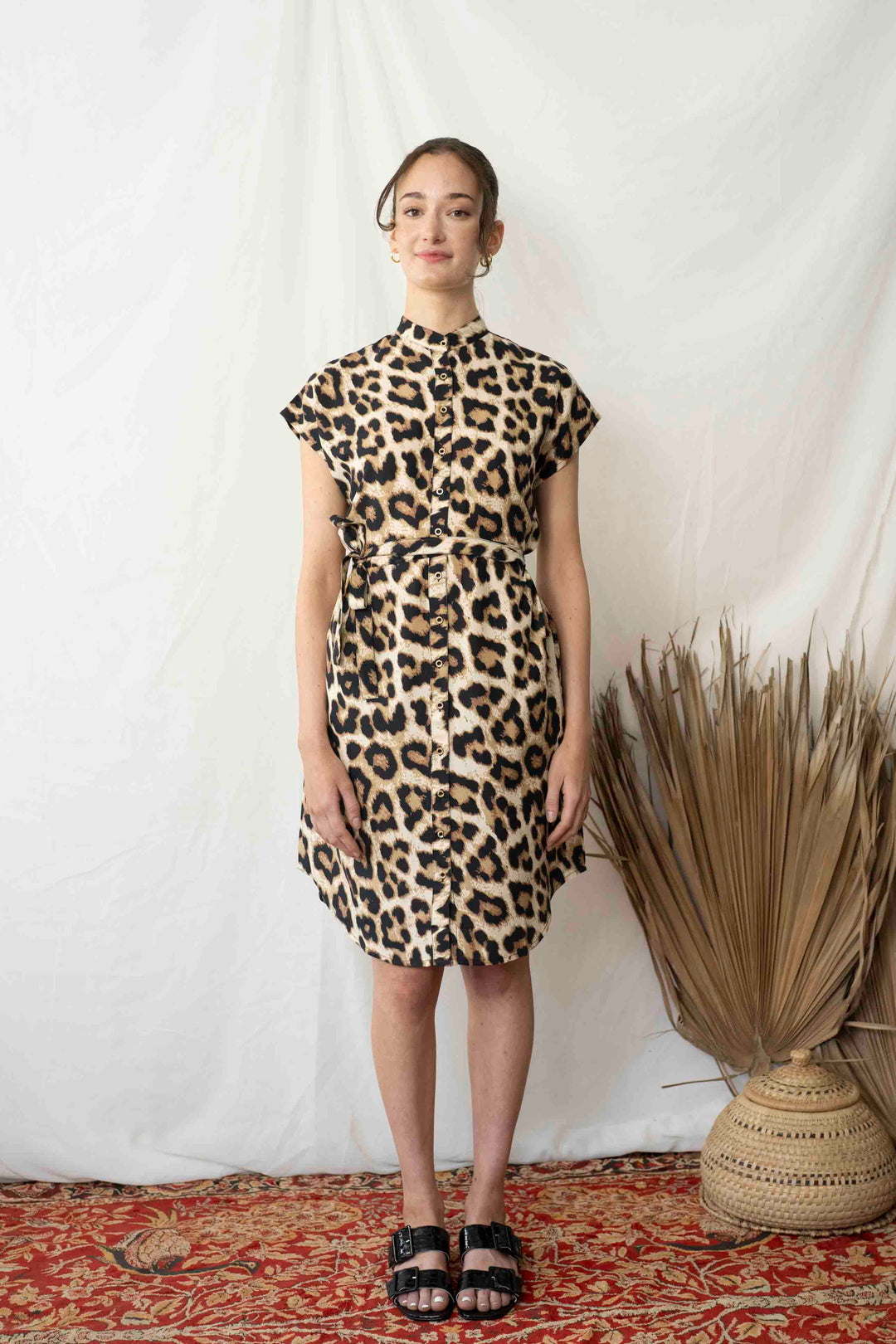 שמלת מידי אוברסייז לביאה