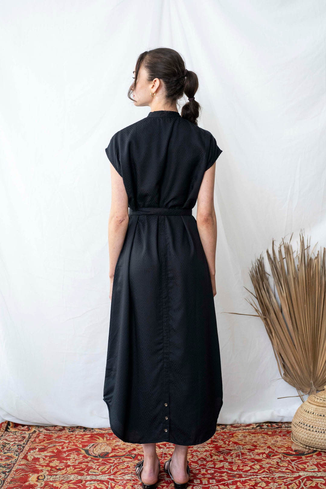 שמלת מקסי אוברסייז מעויינים שחור