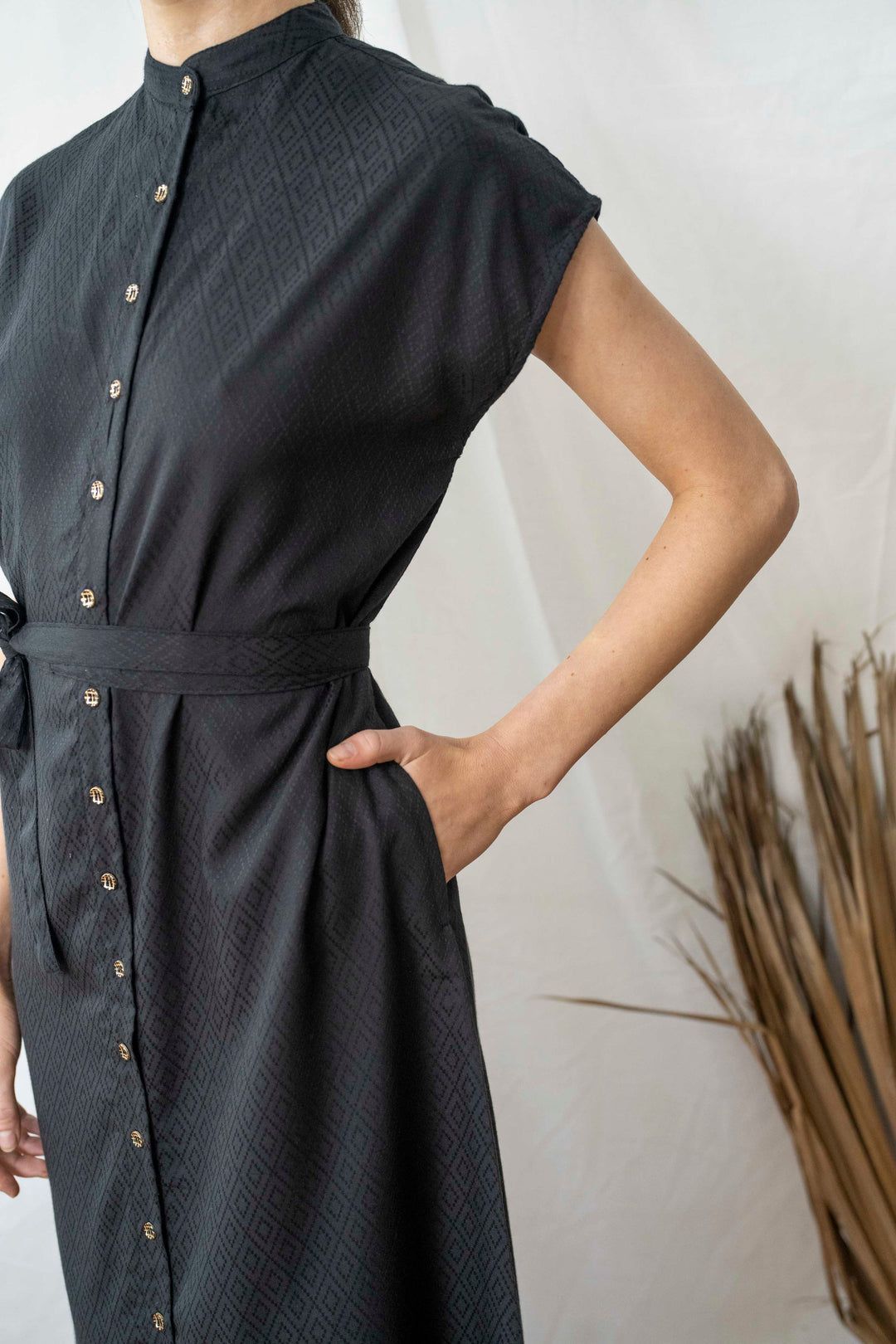 שמלת מקסי אוברסייז מעויינים שחור