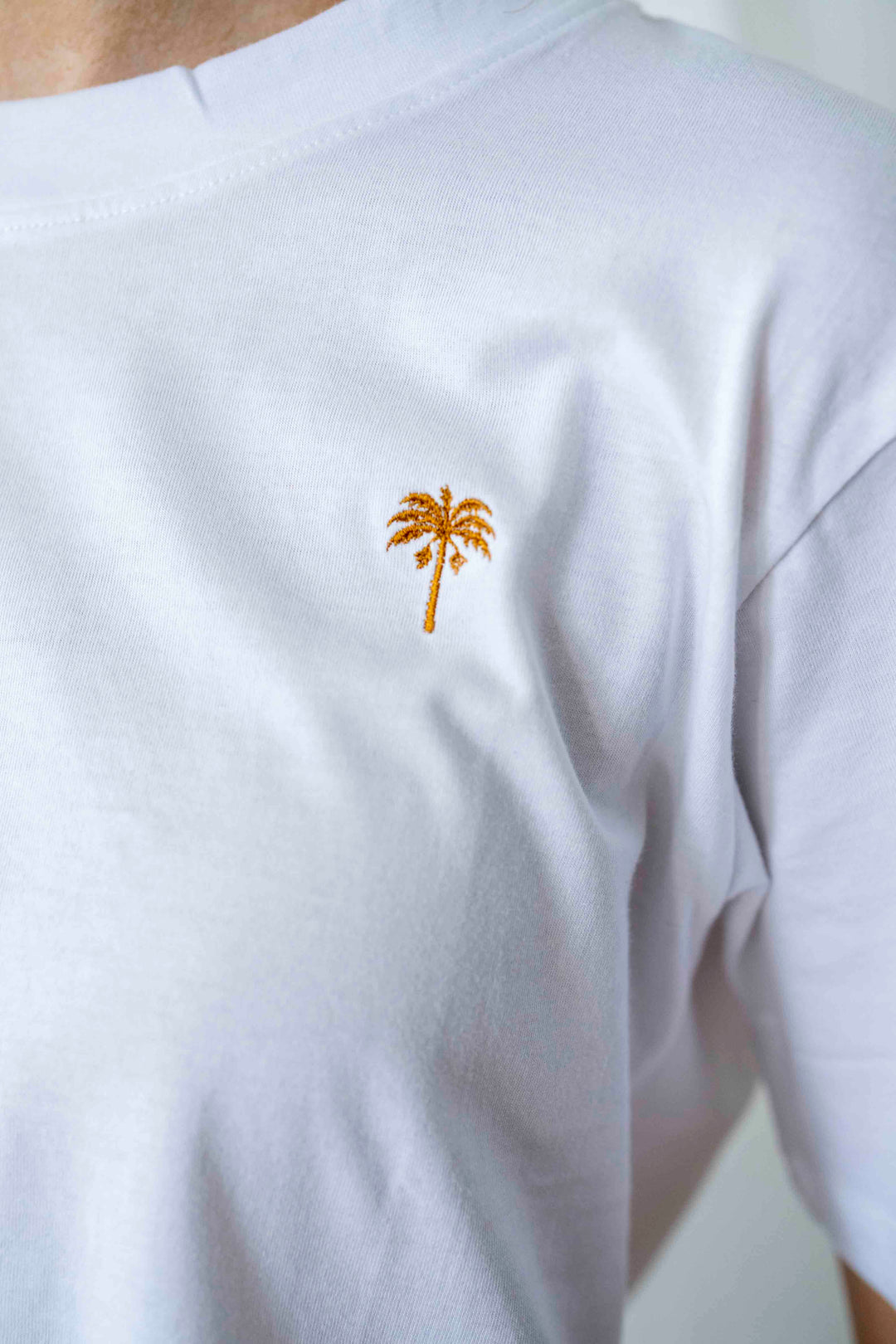 טי שירט לבנה דקל