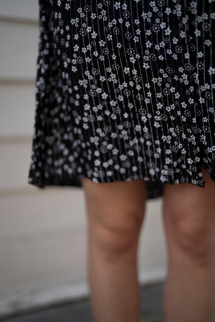 שמלת טוקיו פרחים שחור לבן