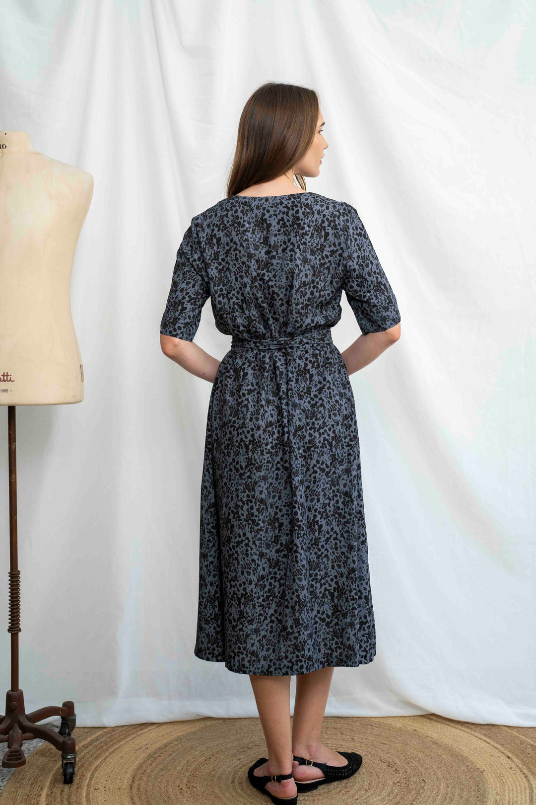 שמלת מיכאלה מנומר מונוכרומטי