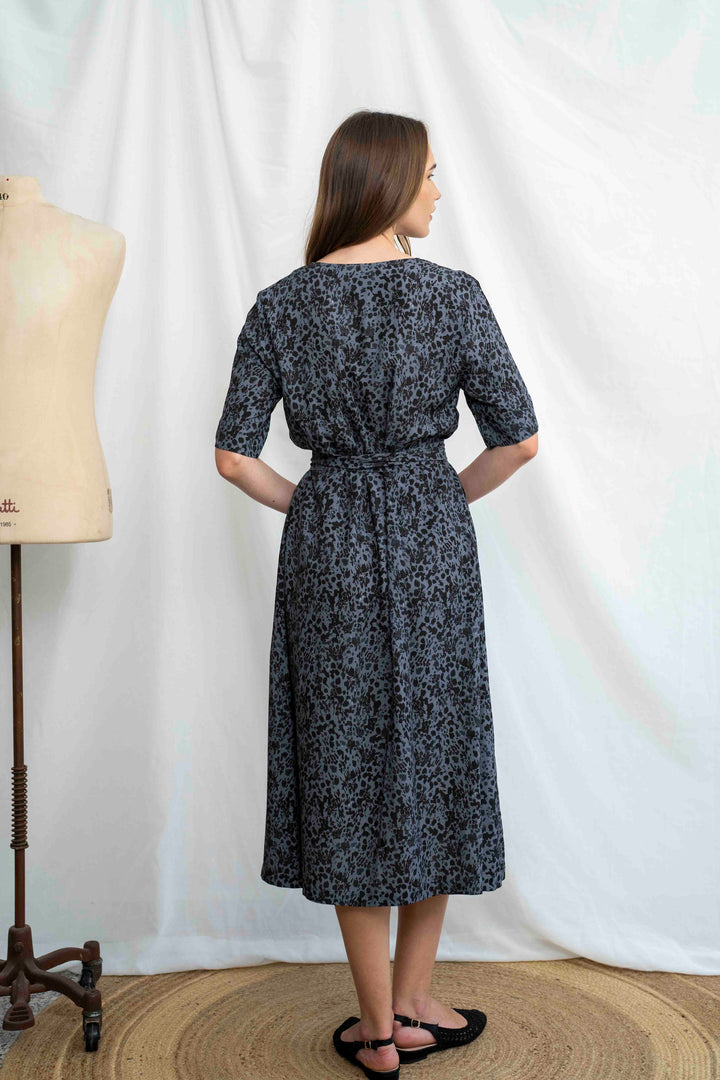 שמלת מיכאלה מנומר מונוכרומטי