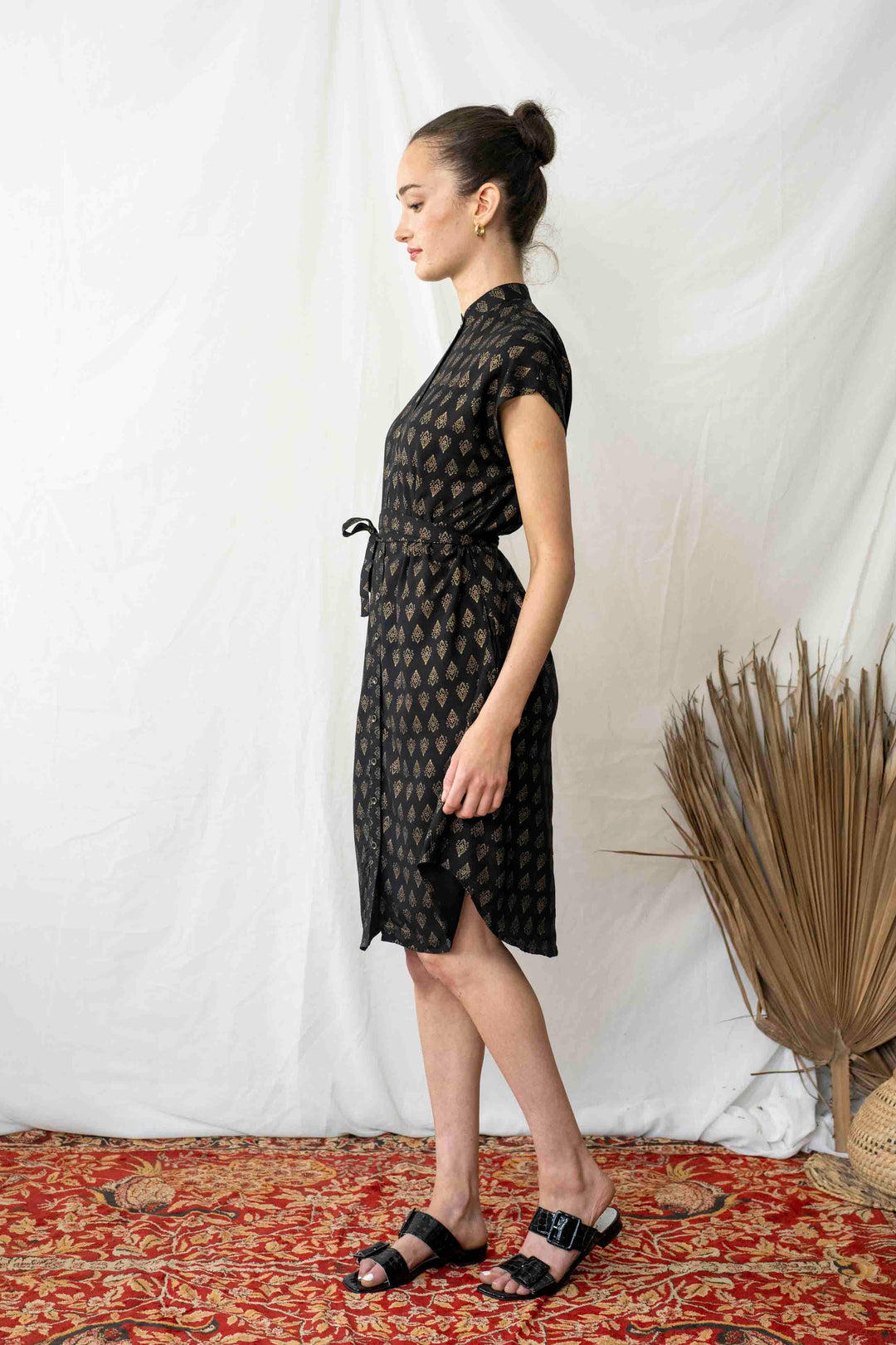 שמלת מידי אוברסייז זהב שחור Back In Stock