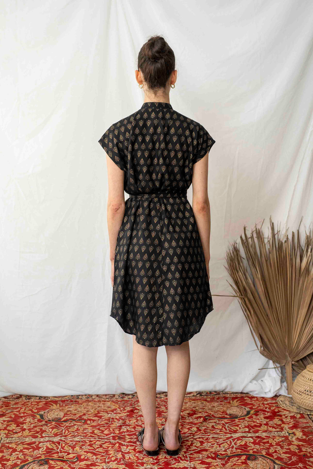 שמלת מידי אוברסייז זהב שחור Back In Stock