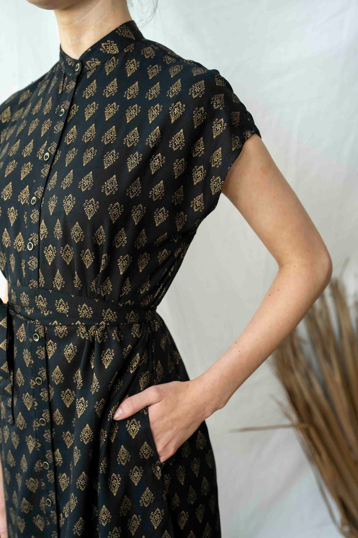 שמלת מידי אוברסייז זהב שחור Back In Stock