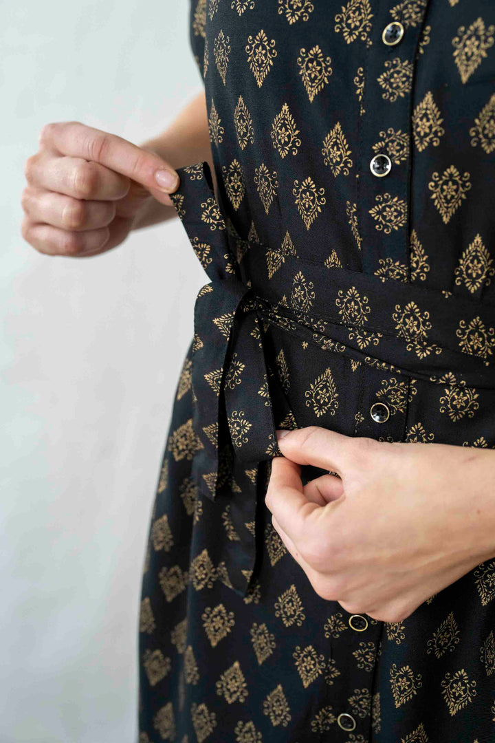 שמלת מידי אוברסייז זהב שחור Back In Stock