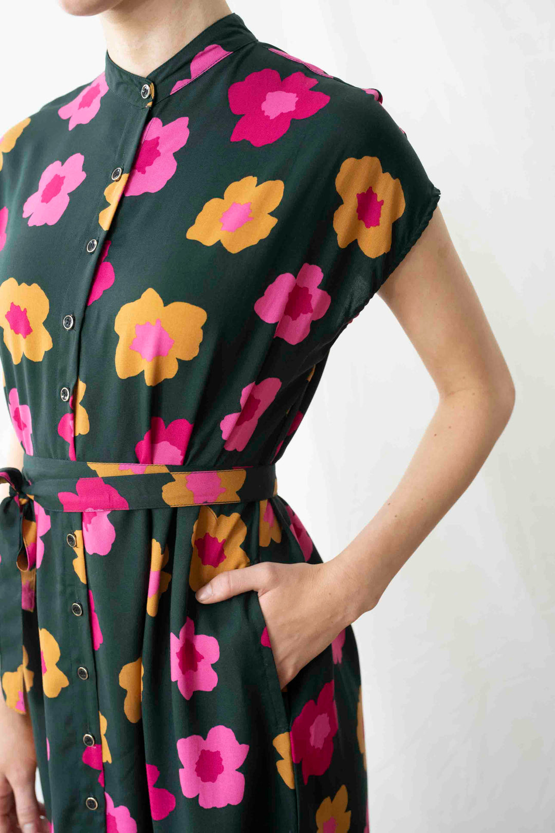 שמלת מקסי אוברסייז מלאת נוכחות