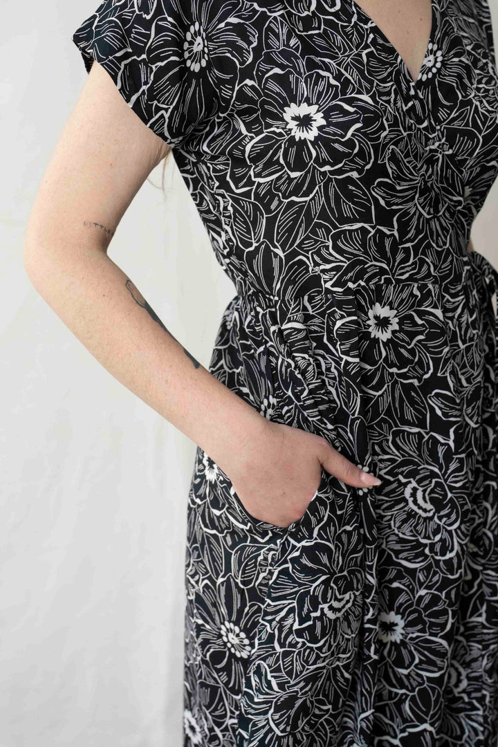 שמלת גיישה פרחים שחור לבן