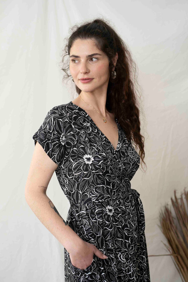 שמלת גיישה פרחים שחור לבן