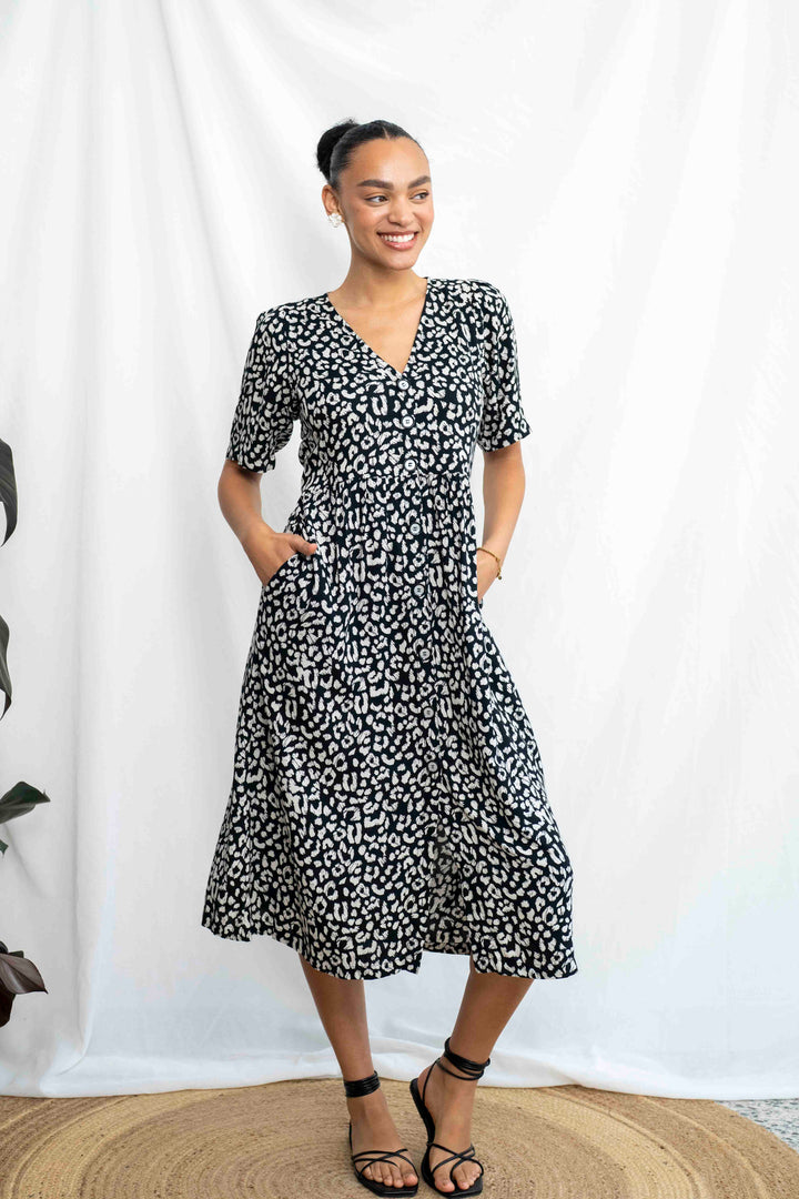 שמלת יולי שרוול מנומר שחור לבן