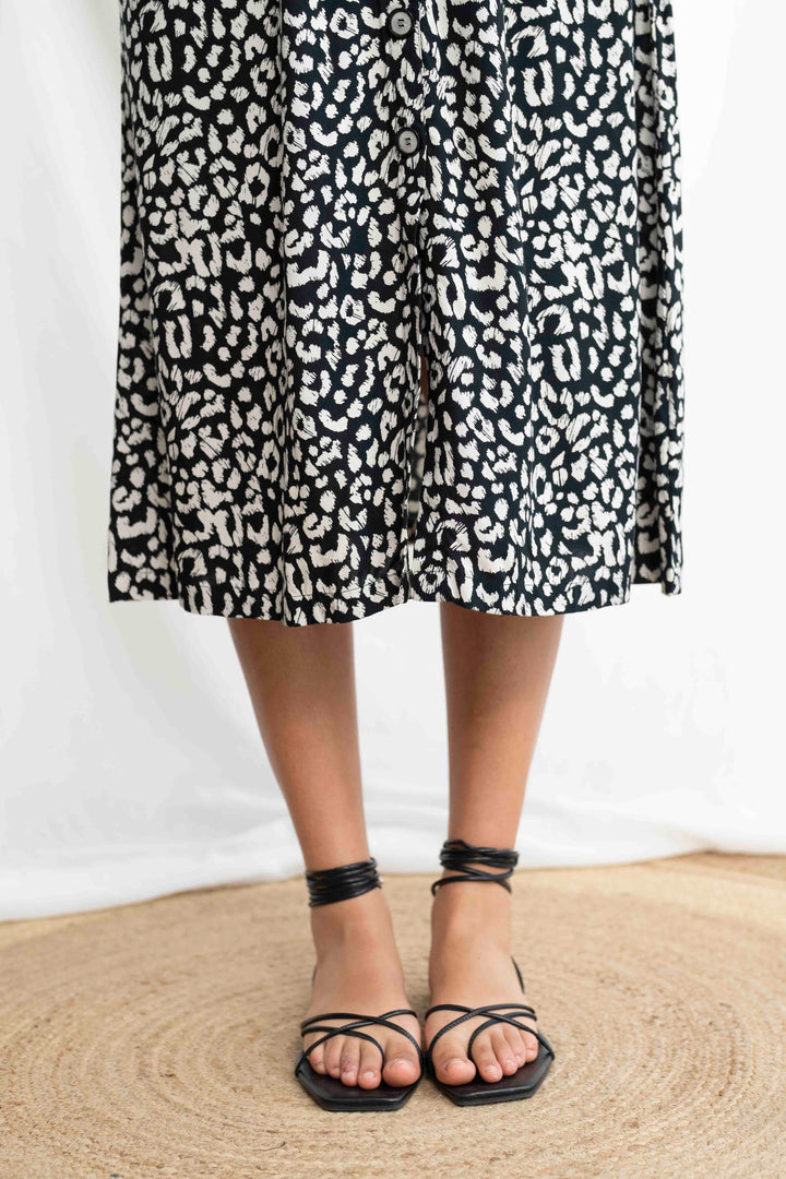 שמלת יולי שרוול מנומר שחור לבן