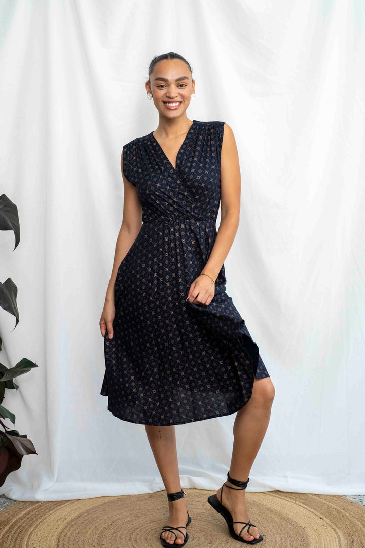 שמלת פיפטיז מעוטרת זהב