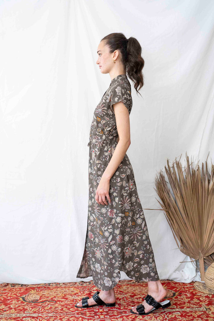 שמלת מקסי אוברסייז פריזאית עם שיק אירופאי