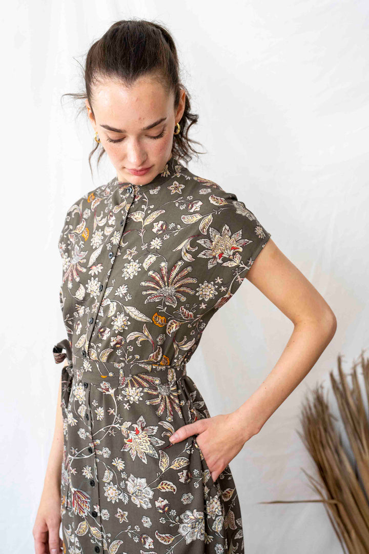 שמלת מקסי אוברסייז פריזאית עם שיק אירופאי