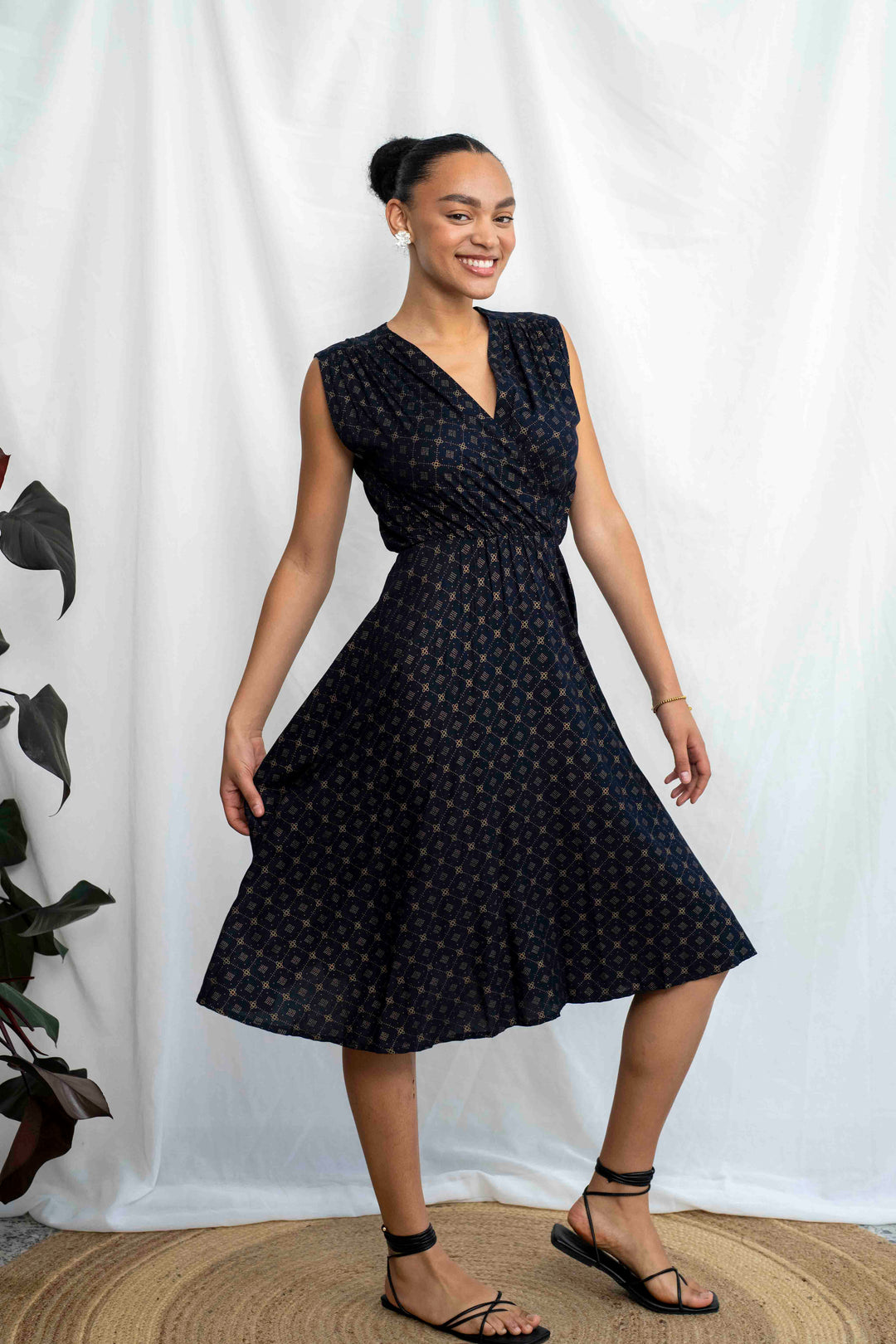 שמלת פיפטיז מעוטרת זהב