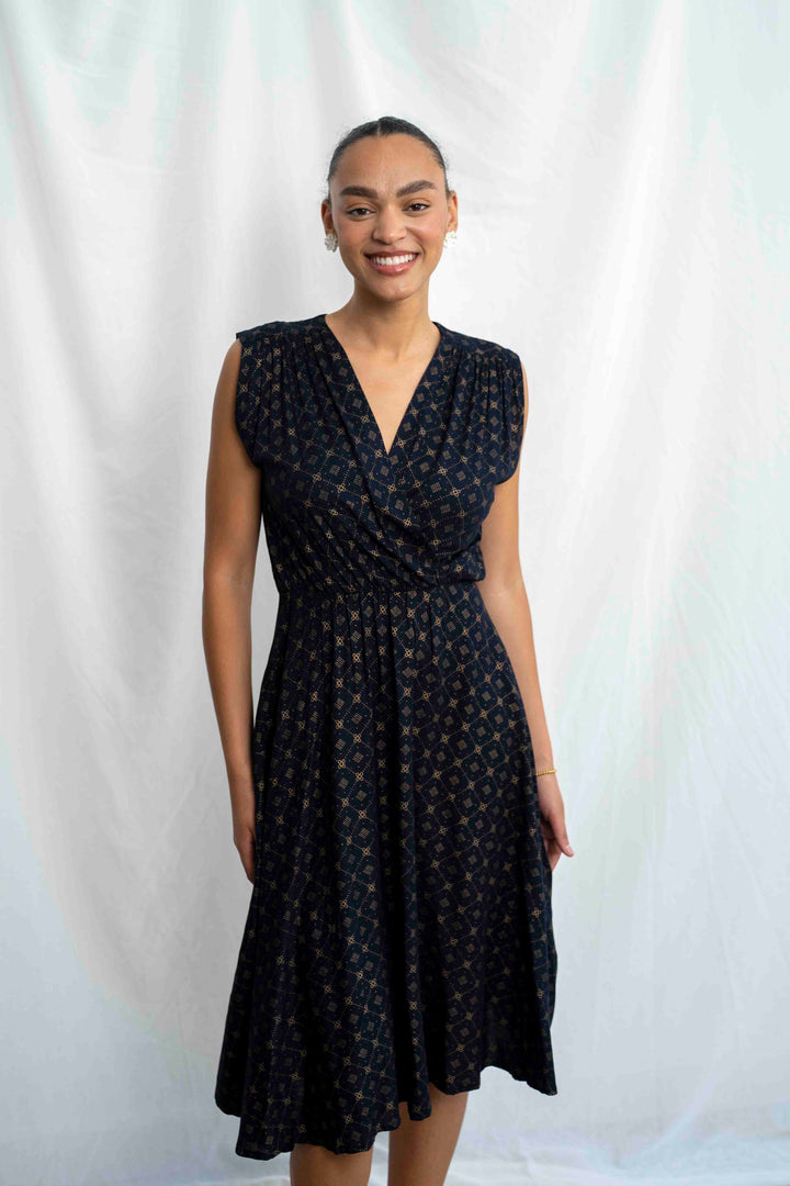 שמלת פיפטיז מעוטרת זהב