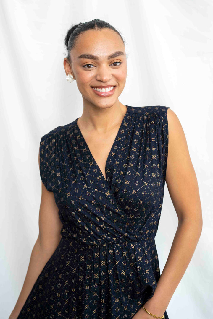 שמלת פיפטיז מעוטרת זהב